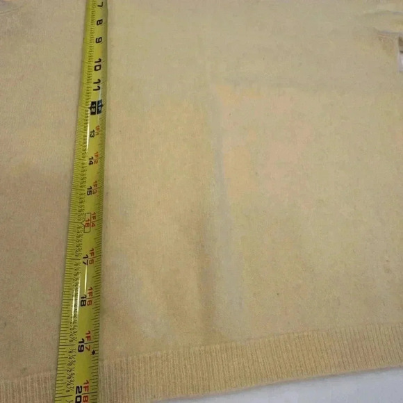 Lord & Taylor women’s CASHMERE short sleeve crew neck sweater size M - Picture 5 of 5